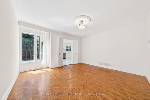 Photo 8 at 11 Riderwood Drive, Windfields, Toronto