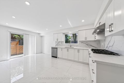 Photo 11 at 11 Riderwood Drive, Windfields, Toronto