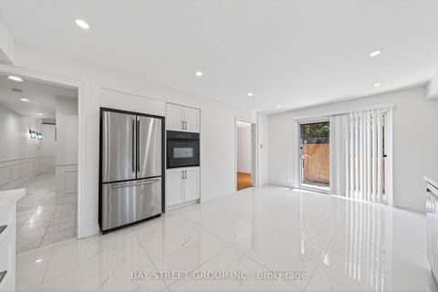 Photo 12 at 11 Riderwood Drive, Windfields, Toronto