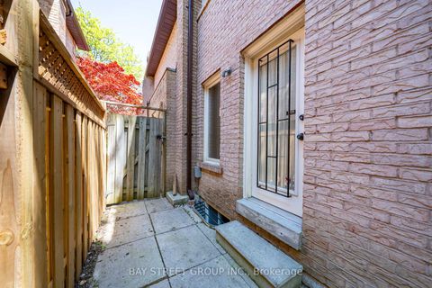 Photo 16 at 11 Riderwood Drive, Windfields, Toronto