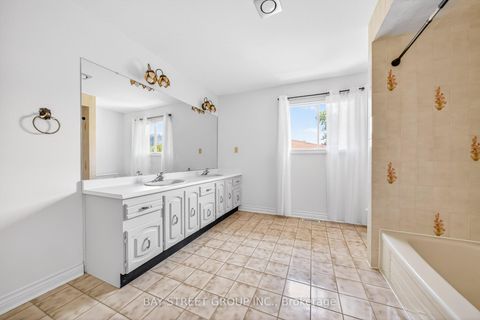 Photo 31 at 11 Riderwood Drive, Windfields, Toronto