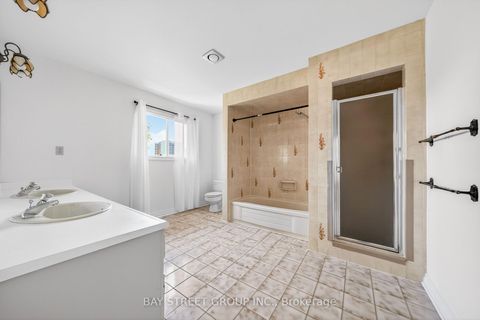 Photo 32 at 11 Riderwood Drive, Windfields, Toronto