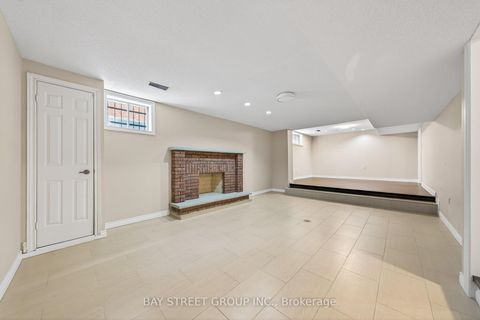 Photo 35 at 11 Riderwood Drive, Windfields, Toronto