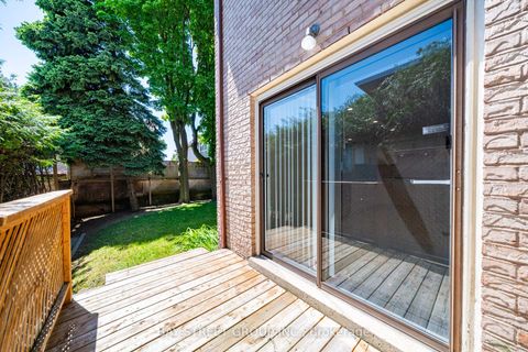 Photo 40 at 11 Riderwood Drive, Windfields, Toronto