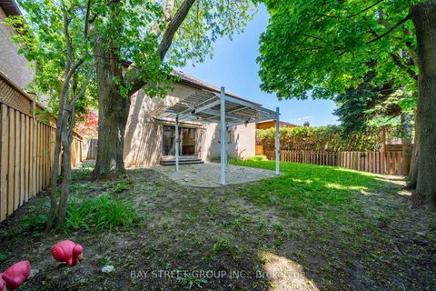 Photo 43 at 11 Riderwood Drive, Windfields, Toronto