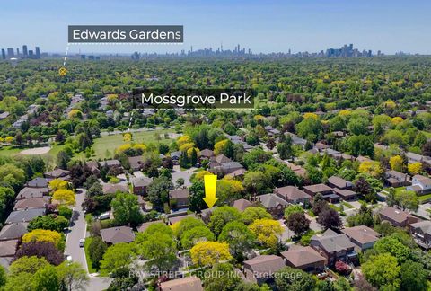 Photo 48 at 11 Riderwood Drive, Windfields, Toronto