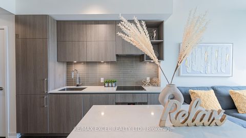 Photo 8 at 3909 - 1 Yorkville Avenue, Annex, Toronto