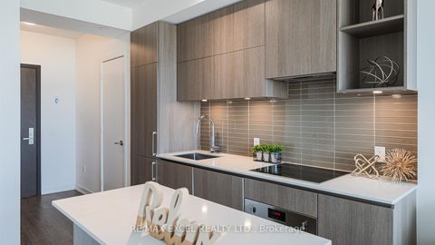 Photo 10 at 3909 - 1 Yorkville Avenue, Annex, Toronto