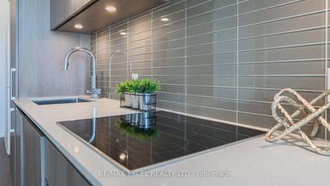 Photo 11 at 3909 - 1 Yorkville Avenue, Annex, Toronto