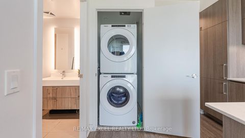 Photo 17 at 3909 - 1 Yorkville Avenue, Annex, Toronto