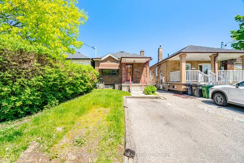 Photo 2 at 63 Chamberlain Avenue, Belgravia, Toronto