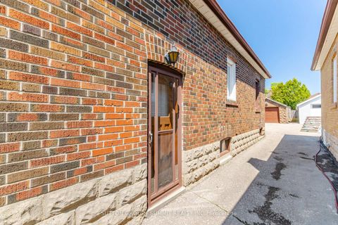 Photo 48 at 63 Chamberlain Avenue, Belgravia, Toronto