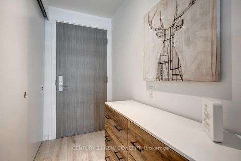 Photo 2 at 2009 - 161 Roehampton Avenue, Mount Pleasant West, Toronto
