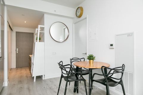 Photo 3 at 2009 - 161 Roehampton Avenue, Mount Pleasant West, Toronto