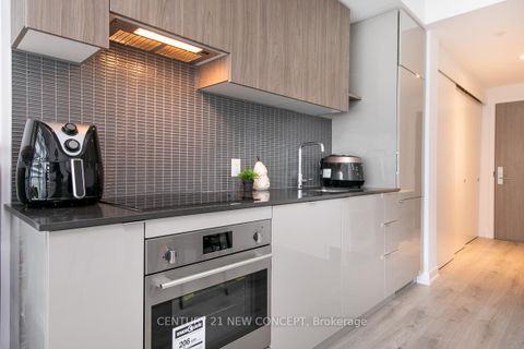Photo 5 at 2009 - 161 Roehampton Avenue, Mount Pleasant West, Toronto