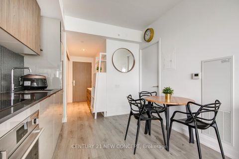 Photo 7 at 2009 - 161 Roehampton Avenue, Mount Pleasant West, Toronto