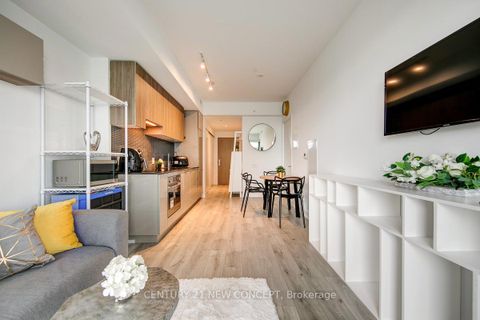 Photo 11 at 2009 - 161 Roehampton Avenue, Mount Pleasant West, Toronto