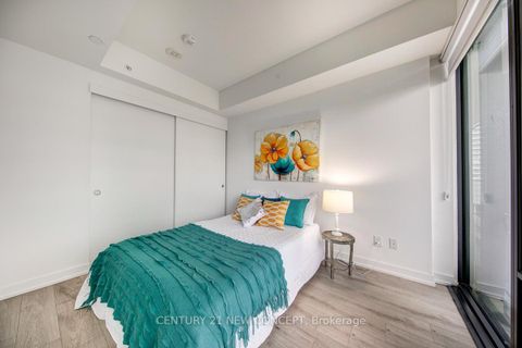 Photo 15 at 2009 - 161 Roehampton Avenue, Mount Pleasant West, Toronto