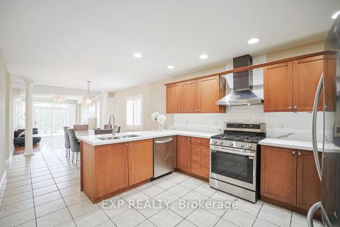 Photo 9 at 2 Carlson Place, Bowmanville, Clarington