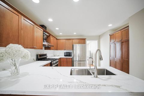 Photo 10 at 2 Carlson Place, Bowmanville, Clarington