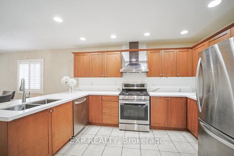 Photo 12 at 2 Carlson Place, Bowmanville, Clarington