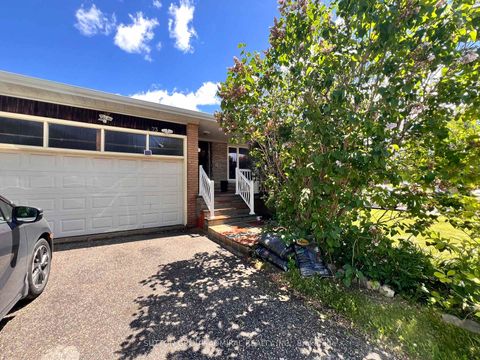 Photo 2 at 73 Hove Street, Bathurst Manor, Toronto