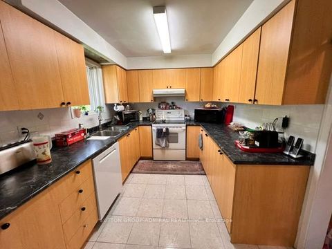 Photo 7 at 73 Hove Street, Bathurst Manor, Toronto