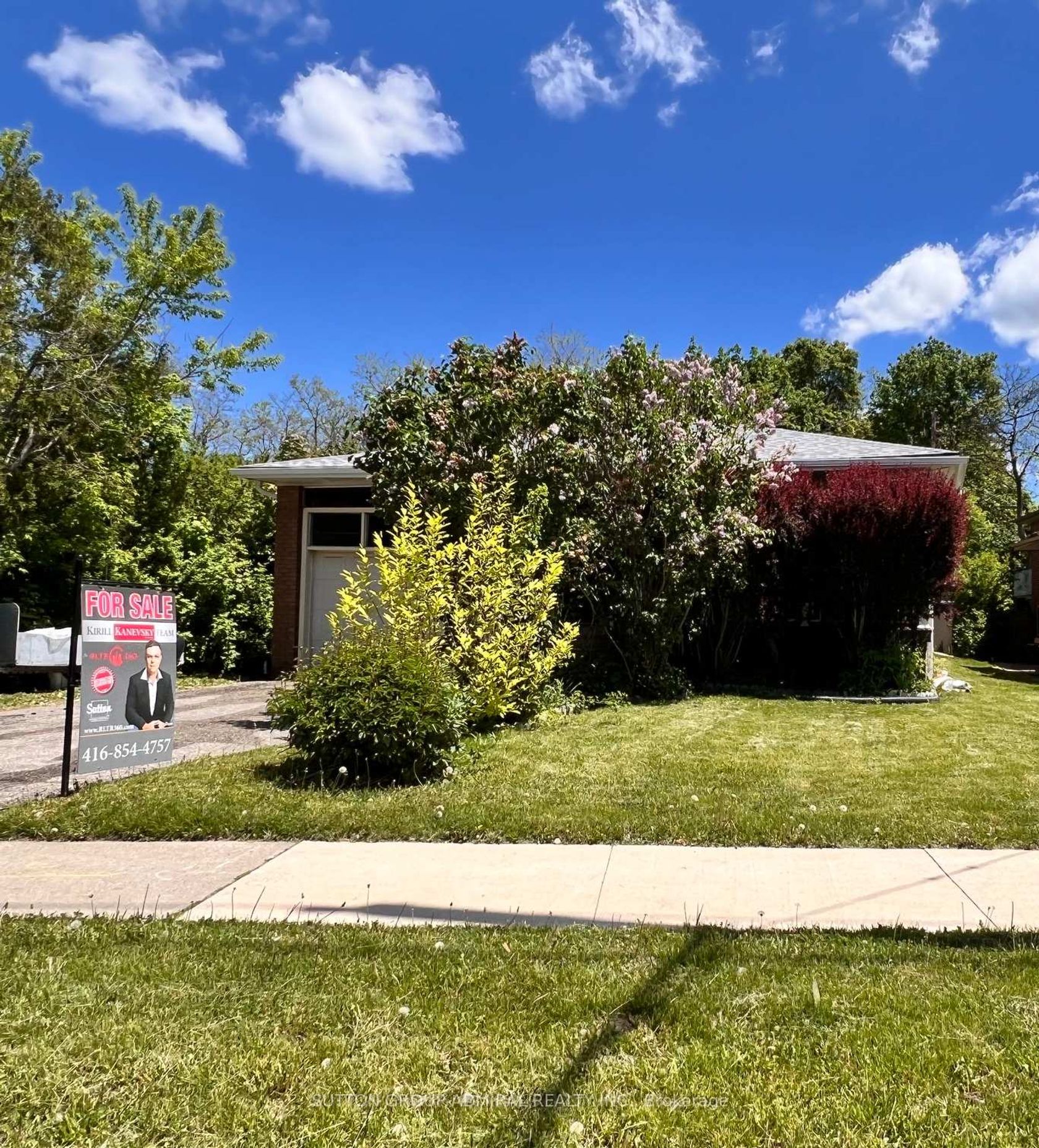 73 Hove Street, Bathurst Manor, Toronto 
