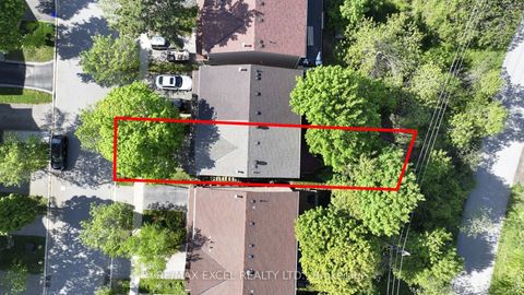 Photo 2 at 128 Cottonwood Court, Bayview Country Club Estates, Markham