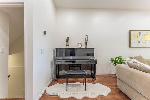 Photo 10 at 128 Cottonwood Court, Bayview Country Club Estates, Markham