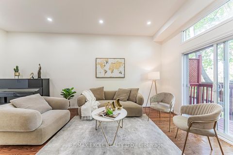 Photo 13 at 128 Cottonwood Court, Bayview Country Club Estates, Markham