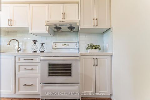 Photo 23 at 128 Cottonwood Court, Bayview Country Club Estates, Markham