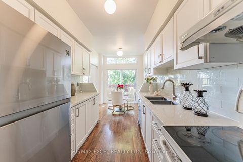 Photo 24 at 128 Cottonwood Court, Bayview Country Club Estates, Markham