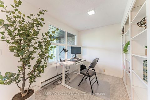 Photo 43 at 128 Cottonwood Court, Bayview Country Club Estates, Markham