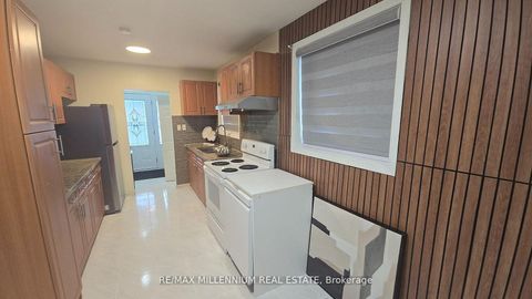 Photo 8 at 120 Duncanwoods Drive, Humber Summit, Toronto