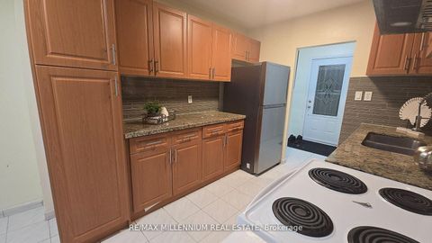 Photo 10 at 120 Duncanwoods Drive, Humber Summit, Toronto