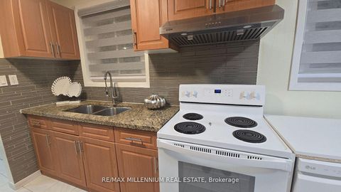 Photo 11 at 120 Duncanwoods Drive, Humber Summit, Toronto
