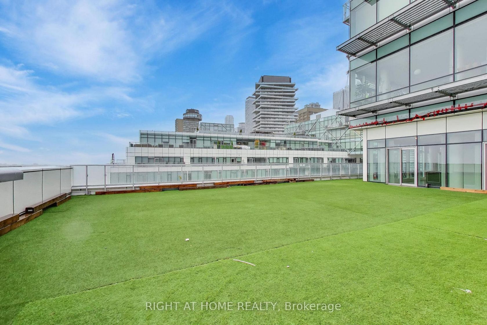1126 - 39 Queens Quay E, Waterfront Communities C8, Toronto 
