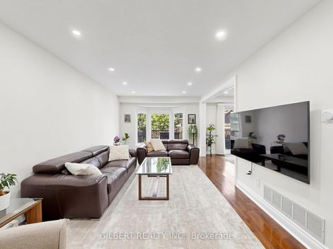 Photo 2 at 90 Chiswick Crescent, Aurora Highlands, Aurora