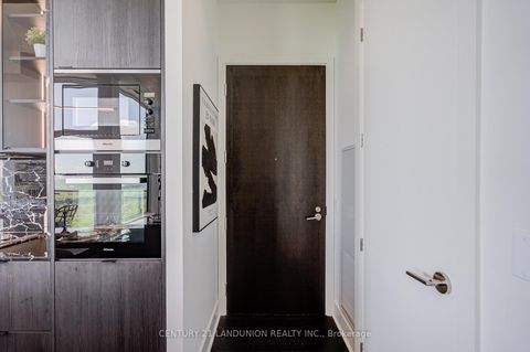 Photo 4 at PH4 - 11 Yorkville Avenue, Annex, Toronto