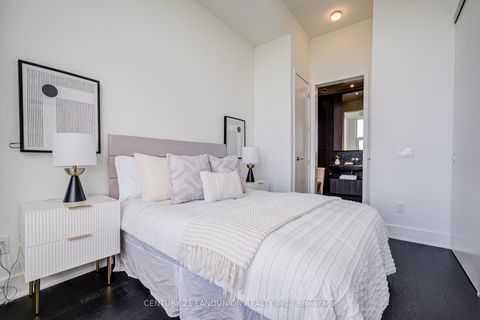 Photo 13 at PH4 - 11 Yorkville Avenue, Annex, Toronto