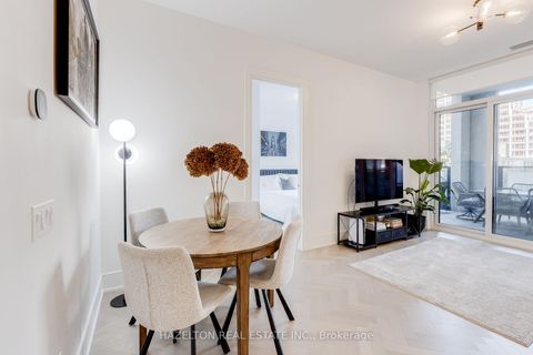 Photo 14 at 301 - 455 Wellington Street W, Waterfront Communities C1, Toronto