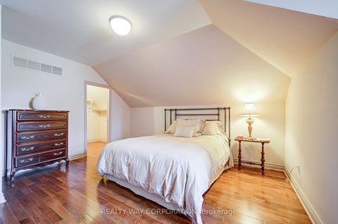 Photo 26 at 17 Heathcote Avenue, Windfields, Toronto