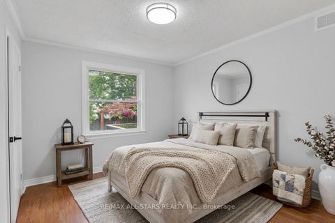 Photo 9 at 29 Lakeview Drive, Port Perry, Scugog