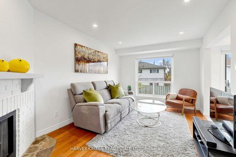 Photo 3 at 197 Lisa Crescent, Yorkhill, Vaughan