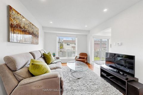 Photo 4 at 197 Lisa Crescent, Yorkhill, Vaughan