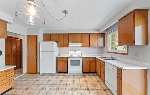 Photo 12 at 41 Knoll Drive, Humber Valley, Toronto