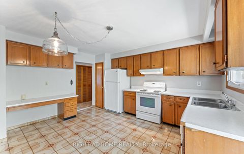 Photo 13 at 41 Knoll Drive, Humber Valley, Toronto