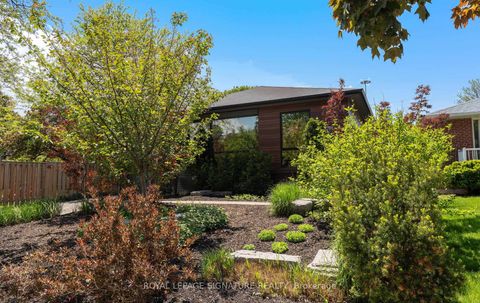 Photo 2 at 88 Beaver Bend Crescent, West Deane, Toronto