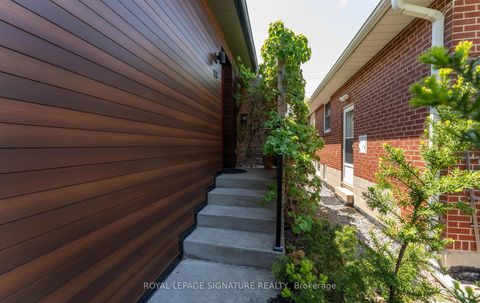 Photo 4 at 88 Beaver Bend Crescent, West Deane, Toronto